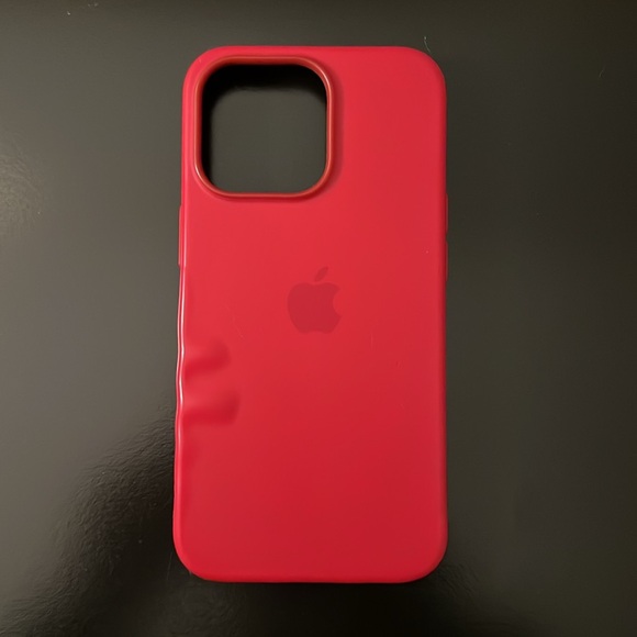 Apple iPhone 13 Silicone MagSafe Case - Picture 5 of 9